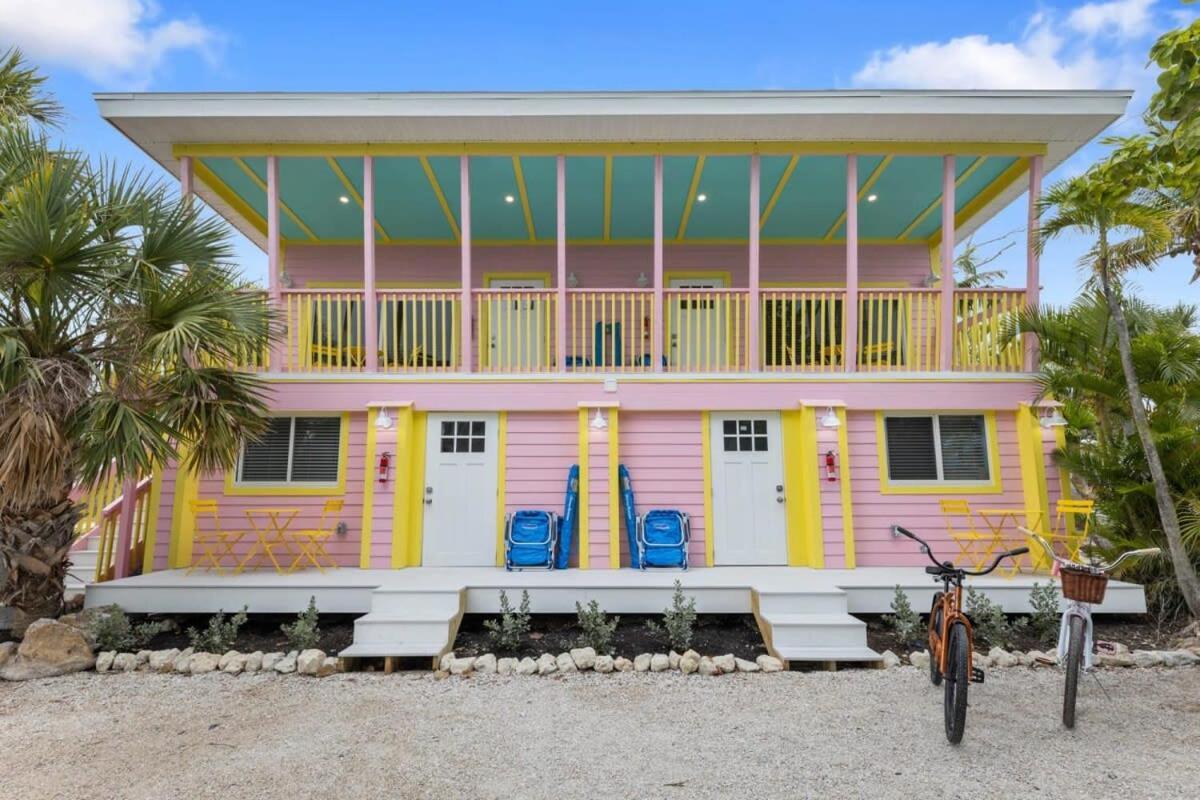 Charming Suite With Balcony And Bikes In Historic Sandpiper Inn ซานิเบล ภายนอก รูปภาพ